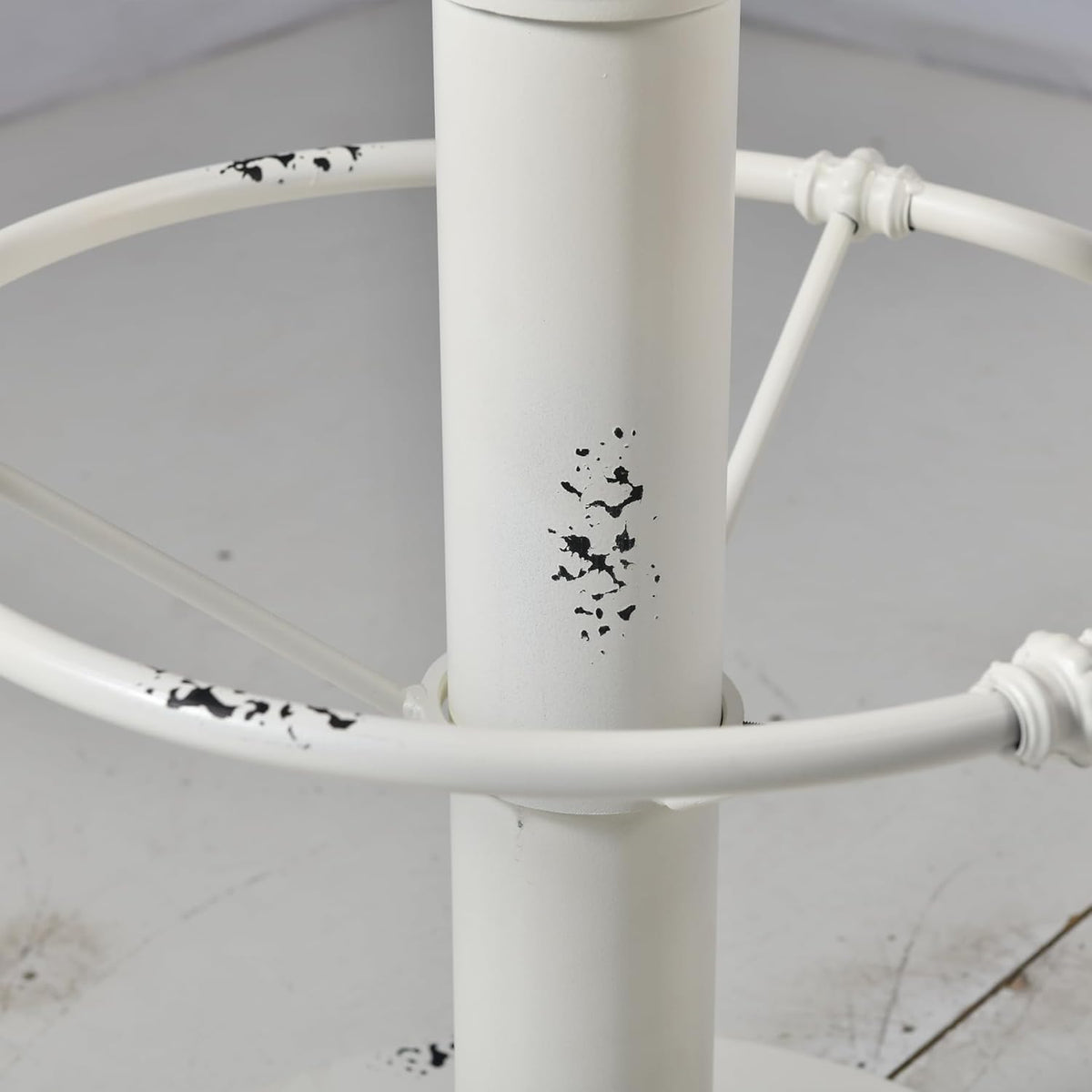 Diwhy Industrial Pub Table 23.6" Iron Round Desktop 37.4" Height Cast Iron Bar Table Antique White