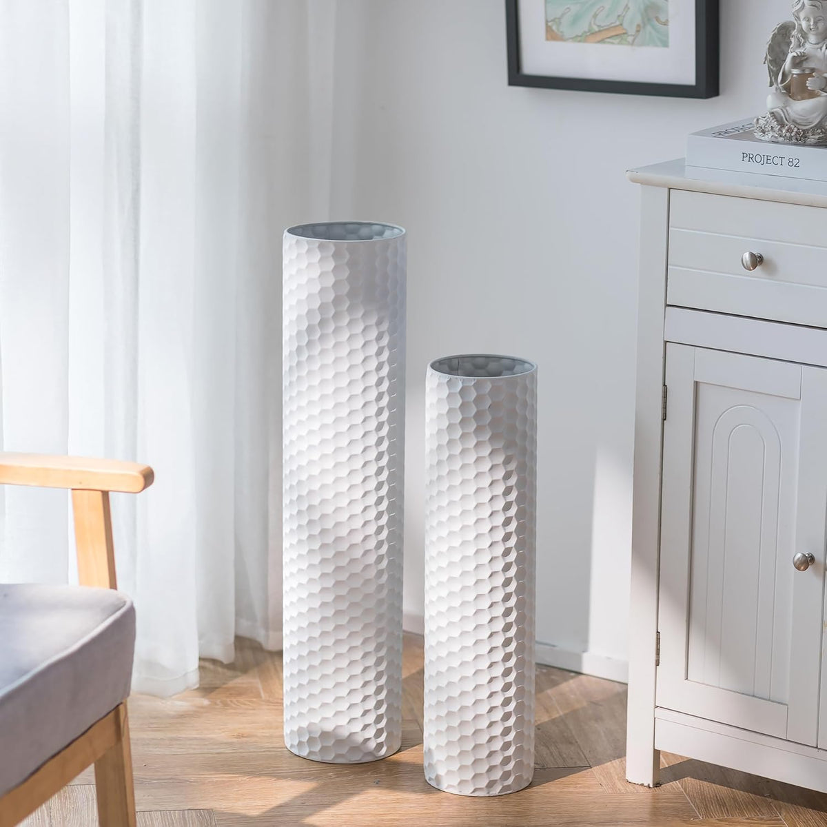 Sziqiqi White Tall Vases for Floor: 27.6/21.7in Metal Cylinder Handmade Flower Holder Extra Large Decorative Vase Set of 2 Modern Honeycomb Texture Big Standing Vase for Living Room Home Corner