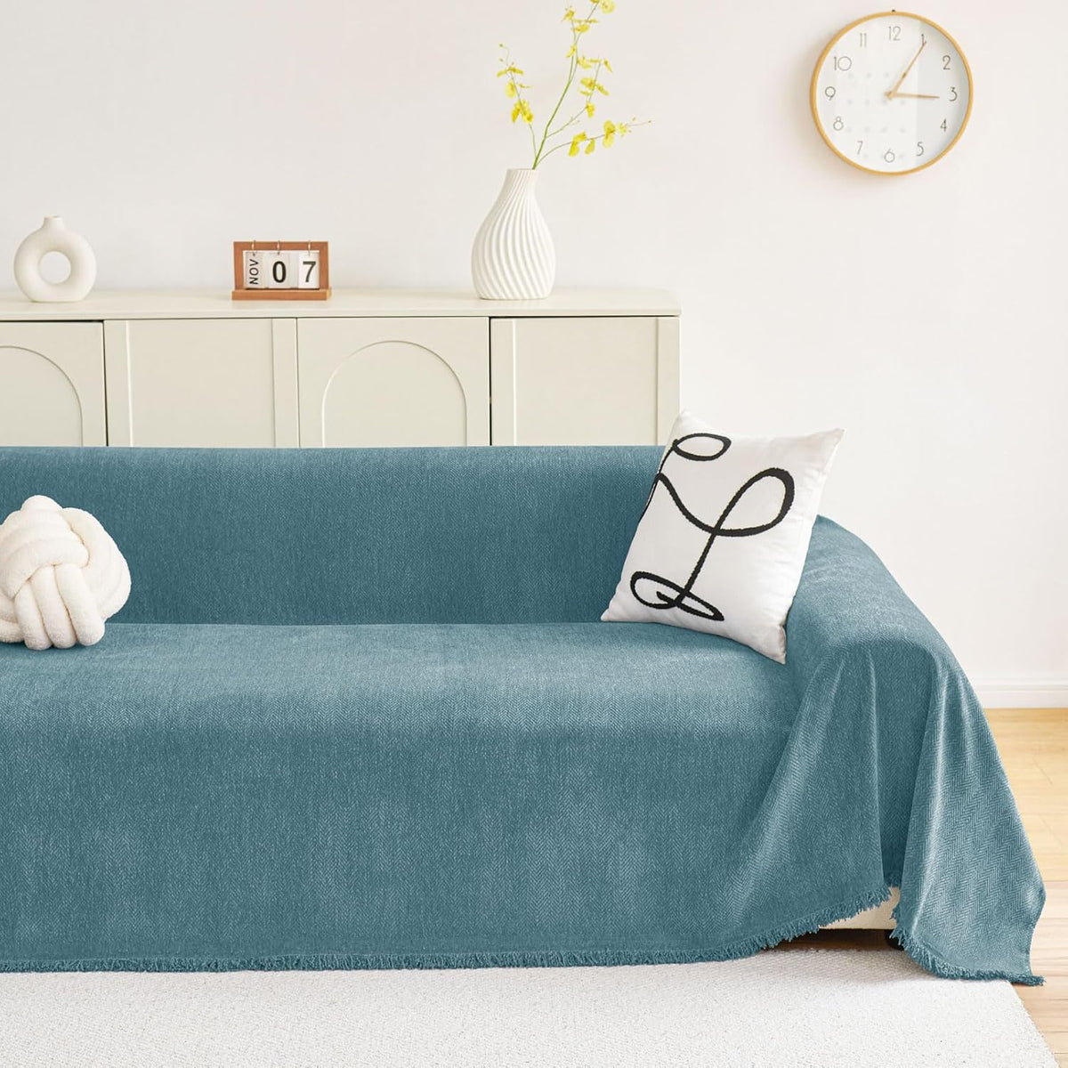 hyha Couch Cover for Dogs, Boho Sofa Covers for 3 Cushion Couch Washable, Chenille Sofa Slipcover for Pets, Soft Loveseat Sectional Couch Throw Blankets with Tassels (Blue, 88.5x150 Inch)